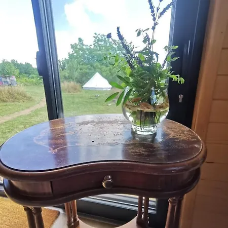 La Tiny Dans La Prairie Campingplads